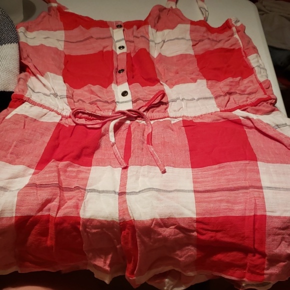 Gingham Picnic Romper with adjustable straps - Picture 1 of 4